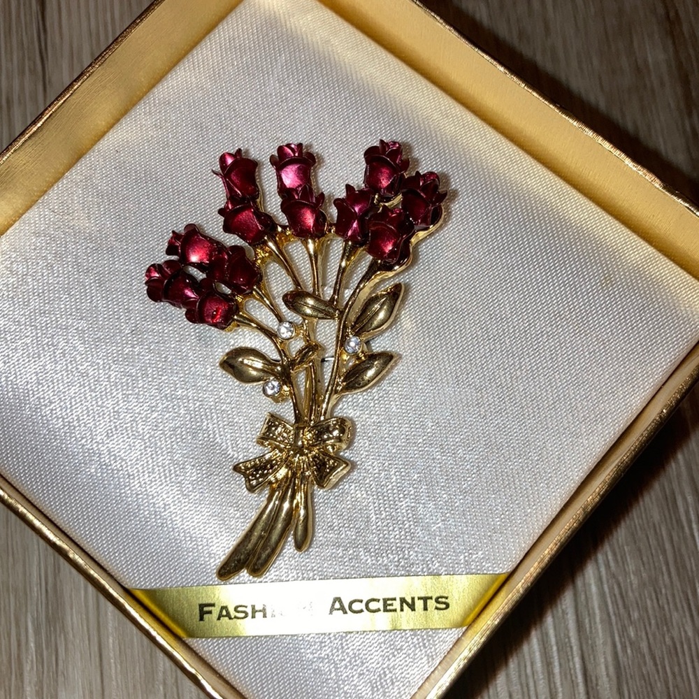 NWT Dozen Red Roses Brooch
